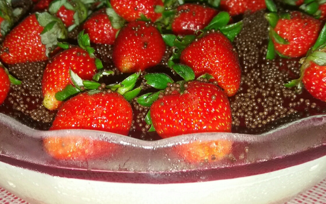 Mousse de nutella, laka e morango