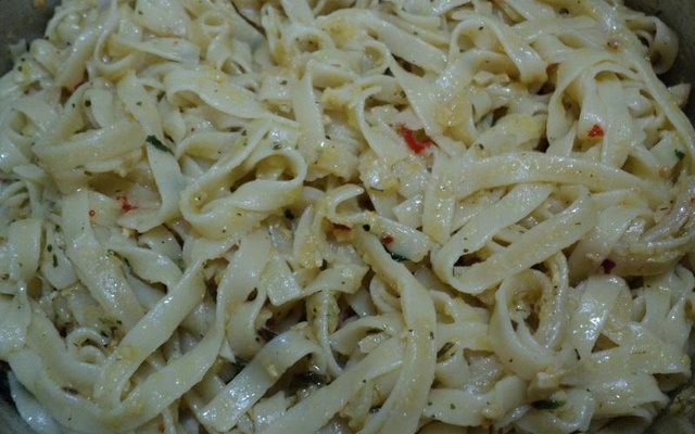 Macarrão alho e azeite