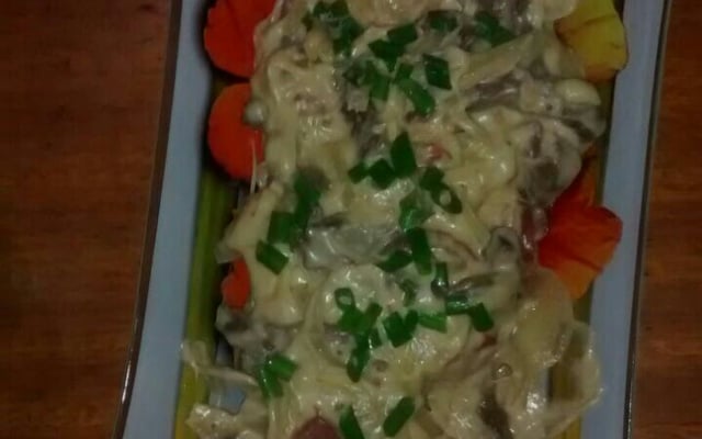 Bife acebolado com molho de maionese