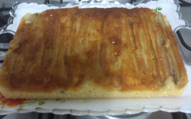 Bolo de banana caramelizada