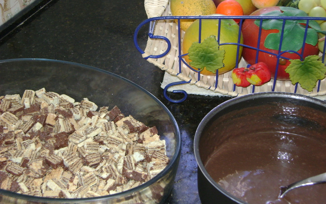 Torta de brigadeiro, sorvete e bis
