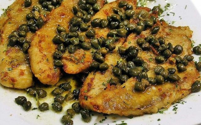 Tilápia ao molho de alcaparras 