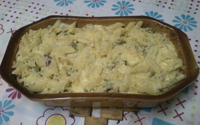 Macarrão com brócolis e molho branco