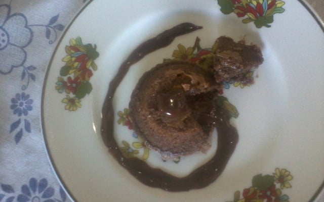 Moelleux au Chocolat (tradicional bolinho francês com interior cremoso)