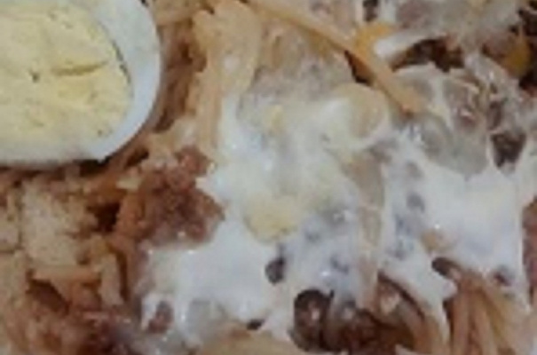 Macarrão com molho de carne moída ao forno