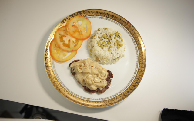 Bife acebolado - apartamento 602 (Carmen)