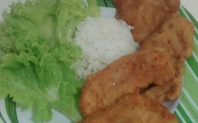 Peito de frango empanado