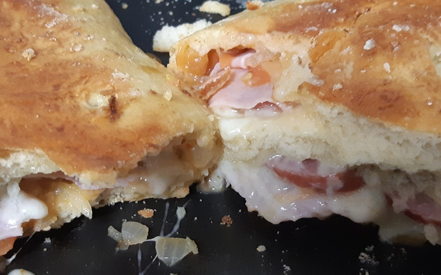 Pão recheado com presunto