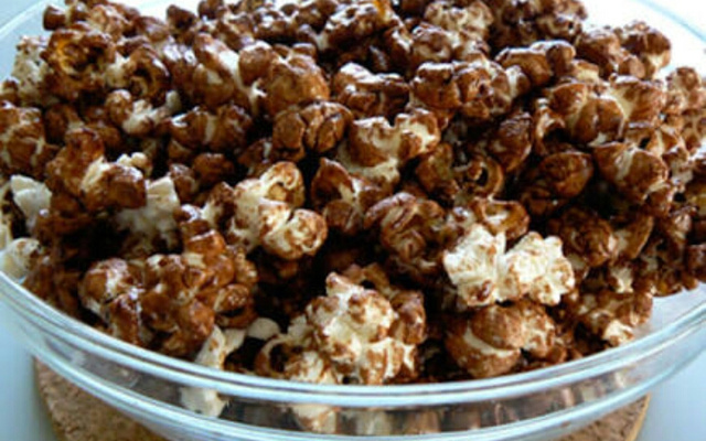 Pipoca de chocolate de microondas