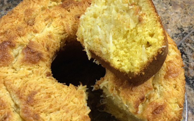 Bolo fubá cremoso com coco