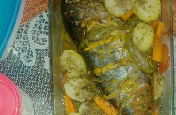 Atum assado com batatas