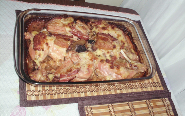 Sobre coxa assada com sopa de cebola e maionese