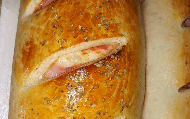 Pão recheado de frios