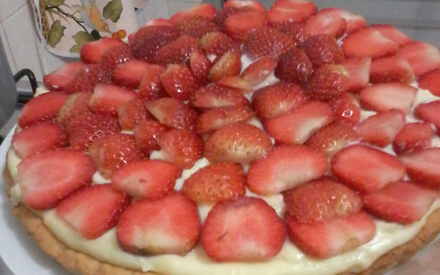 Torta de morango fácil e apetitosa