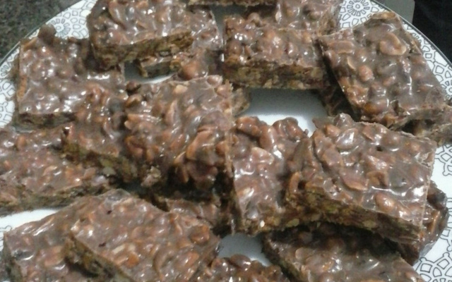 Pé de moleque de leite condensado