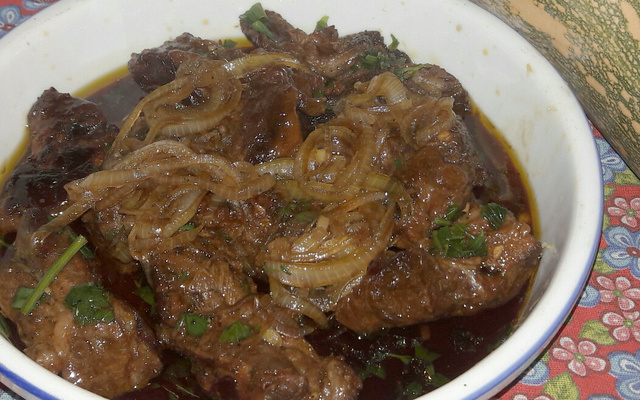 Bananinha ao molho de cebola caramelizada