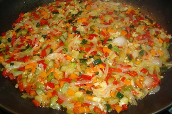 Salada de verduras e legumes refogada