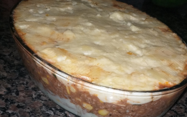 Escondidinho de requeijão com carne moída