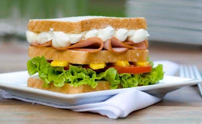 Club Sandwich com Tender e Philadelphia
