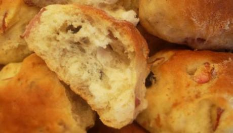 Pãezinhos de maçã com uvas passas