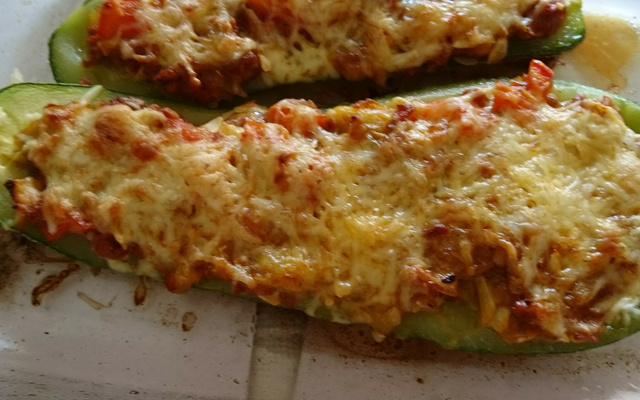 Canoa de abobrinha recheada com carne moída