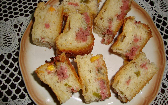 Pão de assadeira recheado com kitut