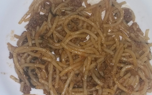 Macarrão com molho de carne moída ao forno