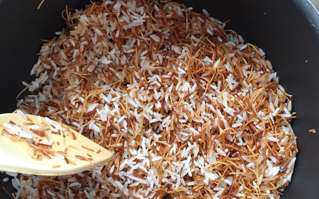 Arroz com macarrão cabelo de anjo