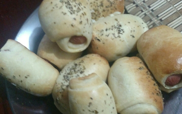 Enroladinho de salsicha assado fácil