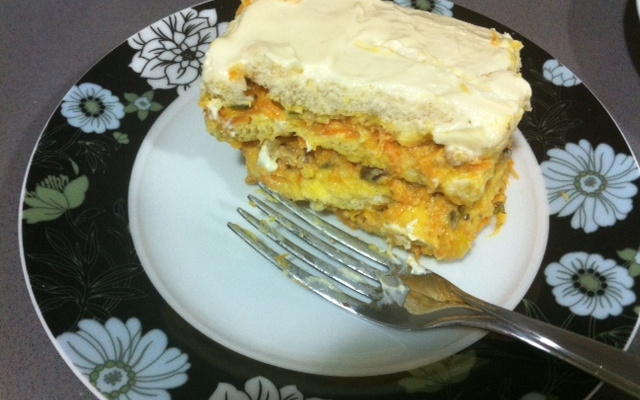 Torta de pão de forma cremosa com atum