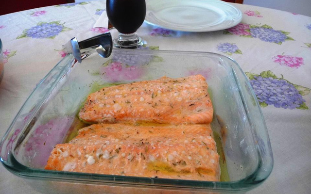 Salmão de micro-ondas de 6 minutos (fácil e prático)