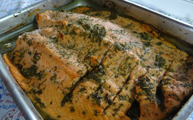 Salmão Inteiro com ervas