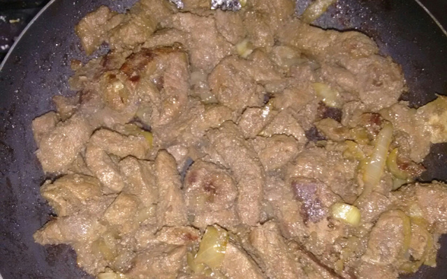 Bife de fígado acebolado