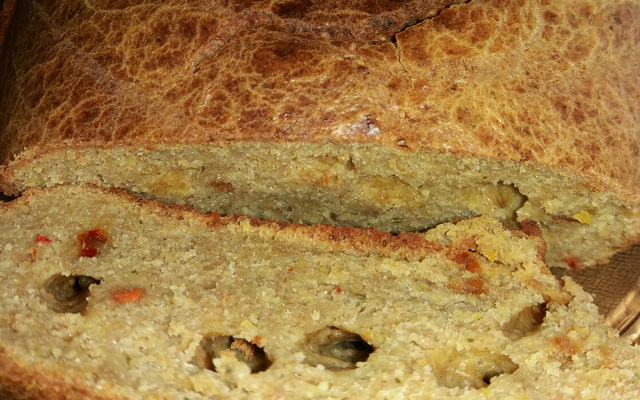 Pão fofinho de farinha integral de liquidificador