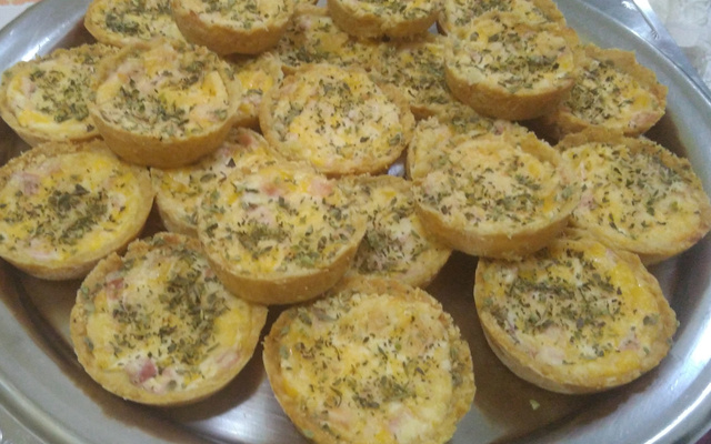 Miniquiche de presunto e queijo