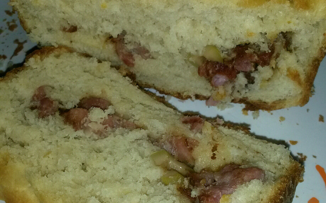 Pão caseiro com linguiça