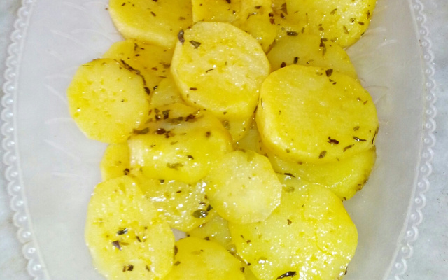 Salada de batata fácil de microondas da Rosi