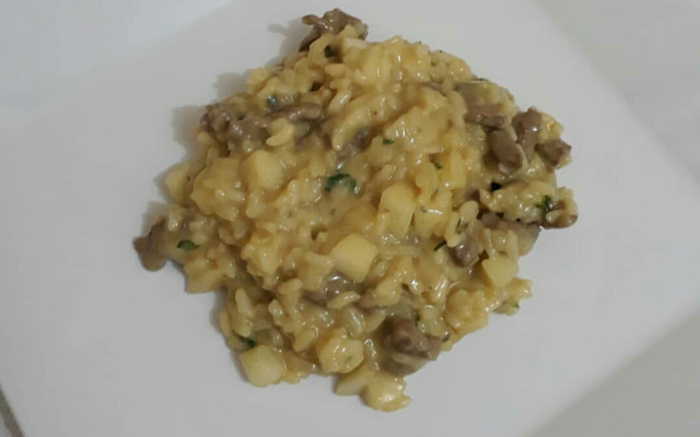 Risoto de gorgonzola com pera e filé mignon