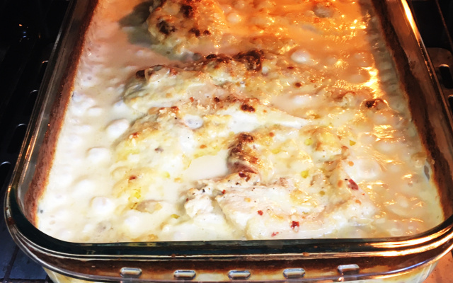 Peito de peru ao molho champignon