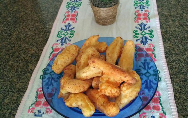 Bolinho de queijo frito