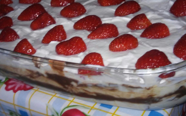 Pavê de morango com chocolate