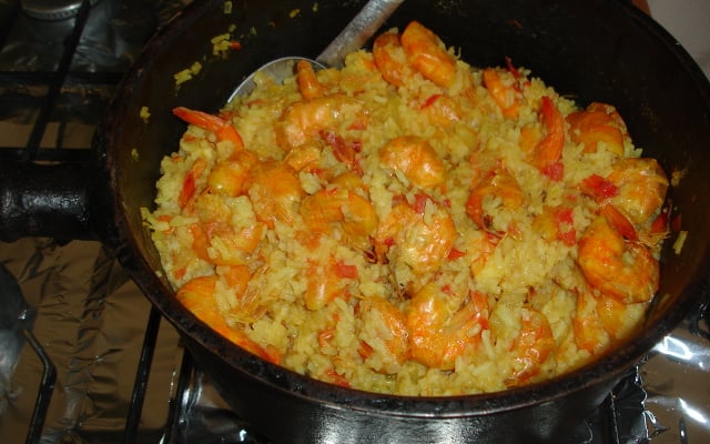 Risoto de camarão com açafrão