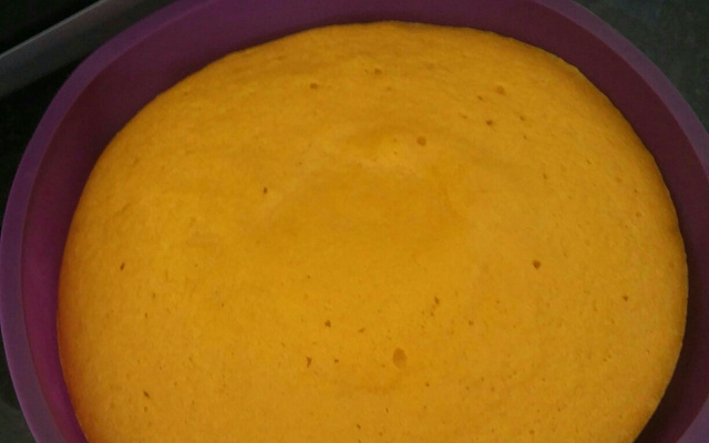 Bolo de cenoura com calda de chocolate de microondas