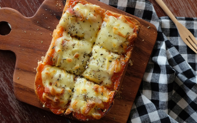 Pizza de pão de forma integral