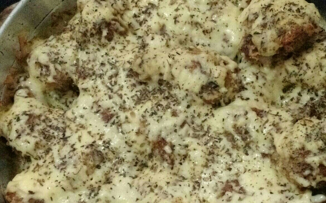 Frango assado com maionese e queijo