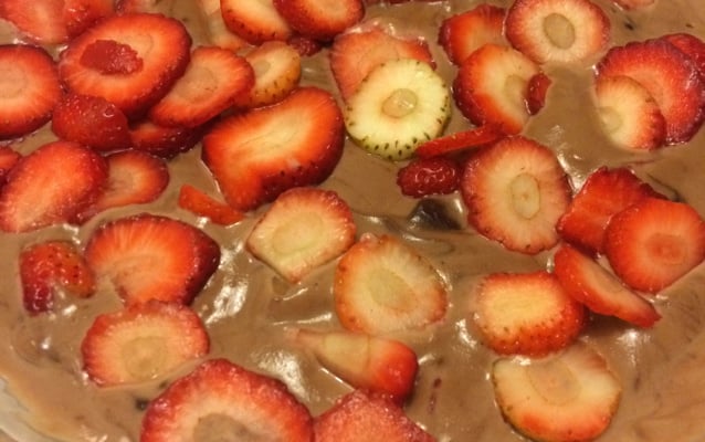 Estrogonofe de morango com chocolate