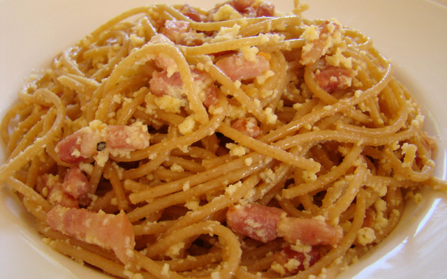 Macarrão à carbonara Dinamarquês