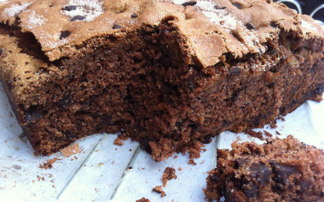 Fofo de banana e canela com chocolate