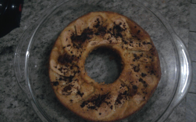 Bolo de laranja com coco e calda de chocolate