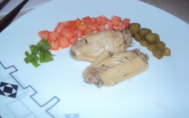 Coxa e sobre coxa de frango assada ao vinho